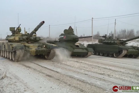 [ẢNH] "Cụ già" T-34 bất ngờ cho "trai trẻ" T-72B3 và T-90 "hít khói" trong cuộc đua đặc biệt