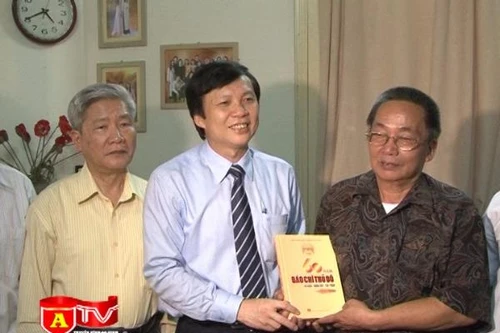 Tri ân Chủ tịch đầu tiên của Hội Nhà báo Hà Nội