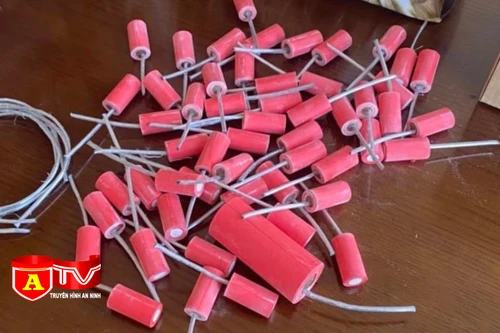 Phát hiện bắt giữ đối tượng vận chuyển pháo nổ qua bưu cục