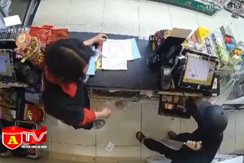 Cảnh giác với tội phạm cướp tài sản ở cửa hàng tiện lợi