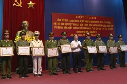 Công an thủ đô lập công dâng Bác