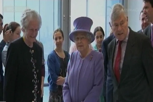 Nữ hoàng Anh nhập viện vì đau dạ dày