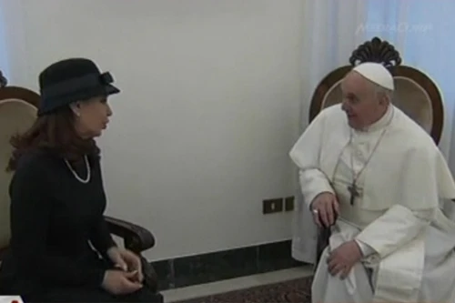 Tổng thống Argentina yêu cầu tân giáo hoàng can thiệp tranh chấp