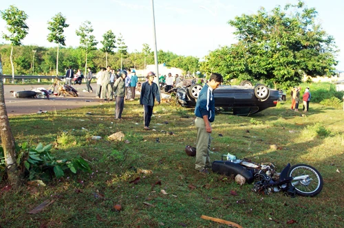 Khắc phục nhanh hậu quả vụ TNGT làm 2 người chết, 7 người bị thương