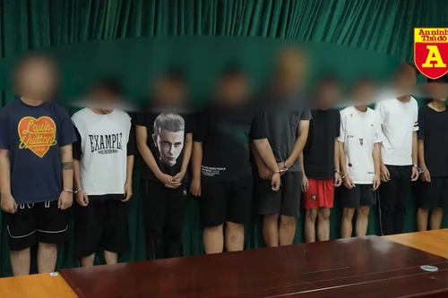 Bắt giữ nhóm thanh, thiếu niên mang dao, kiếm diễu phố, chém người vô cớ