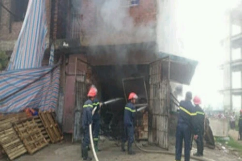 Cháy rụi một căn nhà liền kề 4 tầng ở Văn Khê bị khóa trái