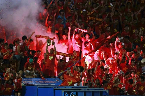 Nếu CĐV đốt pháo sáng, tuyển Việt Nam sẽ phải đá sân trung lập?