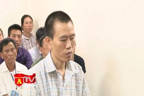 Nghi vợ ngoại tình, chồng cầm dao chém vợ tử vong