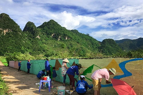 Thăm làng bích họa Hải Sơn hết sức độc đáo ở Hòa Bình