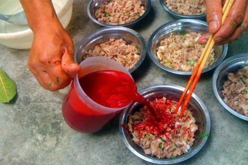 Vừa đầu năm đã có người mất mạng do ăn tiết canh