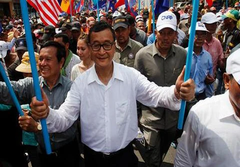 Campuchia lập ủy ban bắt giữ lãnh đạo đối lập Sam Rainsy sau khi tước quyền miễn trừ