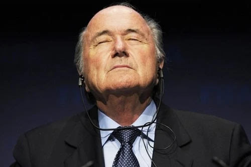 Sepp Blatter từ chức, thế giới bóng đá hả hê