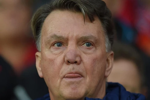 Nhà cái "ra độ", Van Gaal như ngồi trên đống lửa