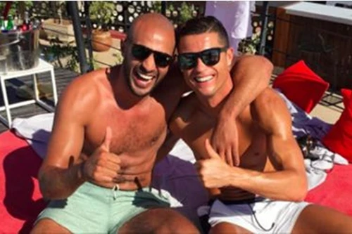 Ronaldo bị cáo buộc có quan hệ đồng tính