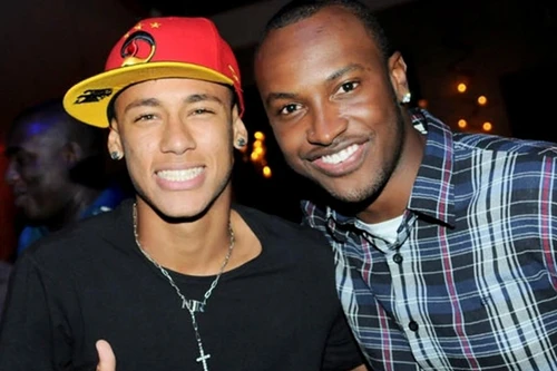 Siêu sao Neymar về Brazil làm ca sỹ