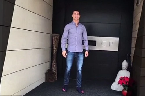 Khám phá bên trong lâu đài xa xỉ của Ronaldo