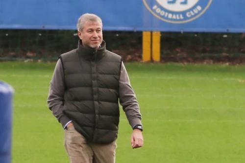 Lo ngại các ngôi sao hoảng sợ, chủ sở hữu Chelsea đến tận nơi vỗ về