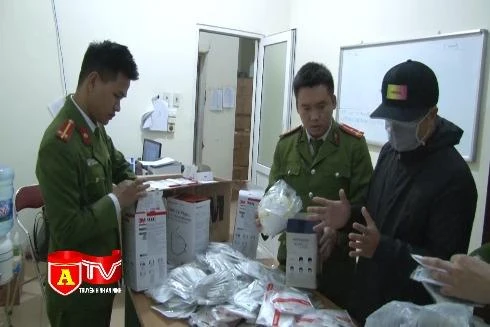 Cận cảnh hàng nghìn khẩu trang y tế nước ngoài nhập lậu