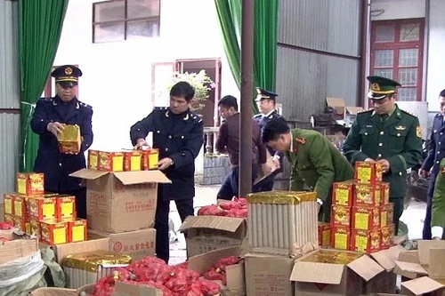 Lưu ý: Mua pháo nổ về đốt ngày Tết có thể bị phạt tiền, phạt tù