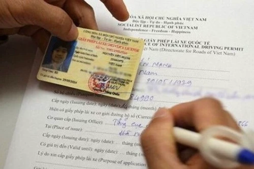 Hàng loạt trường hợp không cấp đổi bằng lái xe của nước ngoài 
