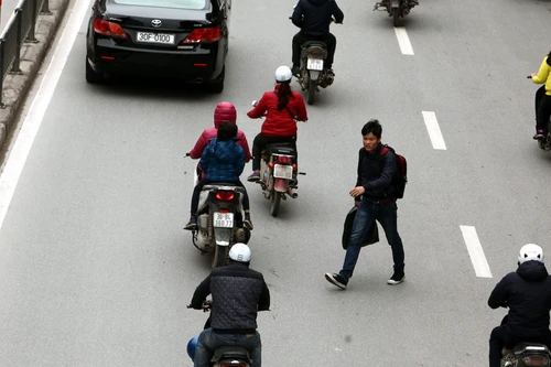 Mới: Tăng nặng mức phạt đối với người đi bộ vi phạm giao thông