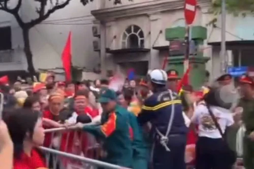 Yêu nước là ở trong tim, phải sống và biết nghĩ về cộng đồng