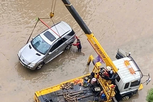 Ô tô bị "ngâm" nước do mưa bão số 5 có được bảo hiểm bồi thường?