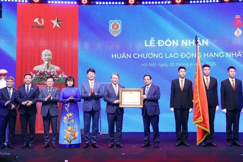 Thủ tướng Chính phủ trao Huân chương Lao động hạng Nhất lần thứ 2 cho Bộ Tư pháp