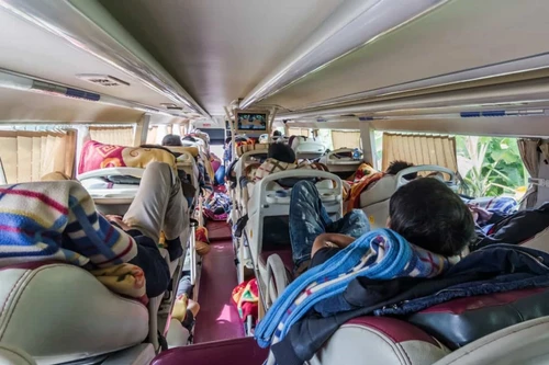 Mức xử phạt mới nhất với hành khách đi xe khách vi phạm giao thông