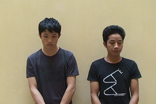 Trông xe trộm iPhone của người gửi