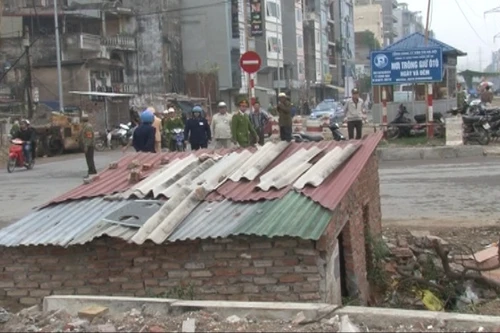 Giải tỏa lấn chiếm ATGT công trình công cộng