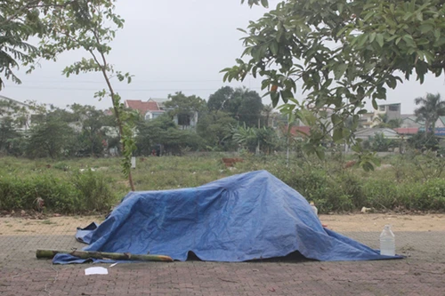 Phát hiện xác chết nữ giới bên đường, nghi sốc ma túy