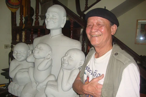 Người khắc đài tưởng niệm ở Hỏa Lò