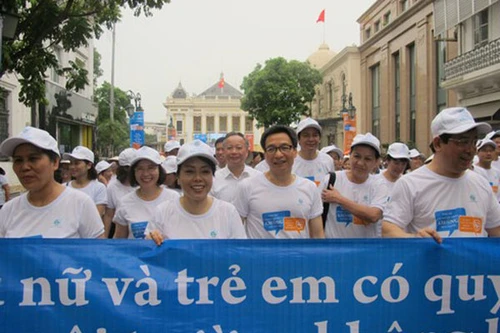 Đi bộ vì môi trường không khói thuốc