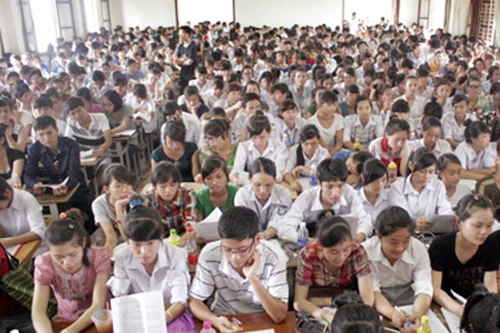 Kiếm tấm bằng... che nắng