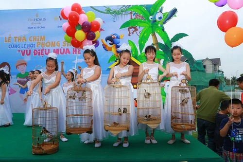 Hưởng ứng ngày môi trường thế giới: Hàng trăm cư dân Vinhomes Riverside hào hứng tham gia