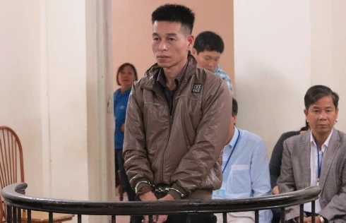 Bị "phế" chức giám đốc vẫn ký hợp đồng mua thép "ảo"