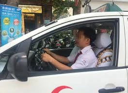 Cướp xe taxi lái đi lòng vòng chỉ vì… chán đời