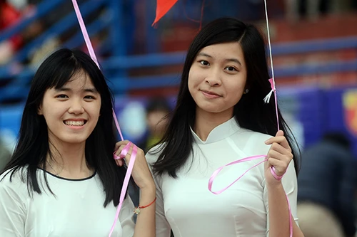 Ngắm nữ sinh trung học Hà Nội tinh khôi trong chiều đông