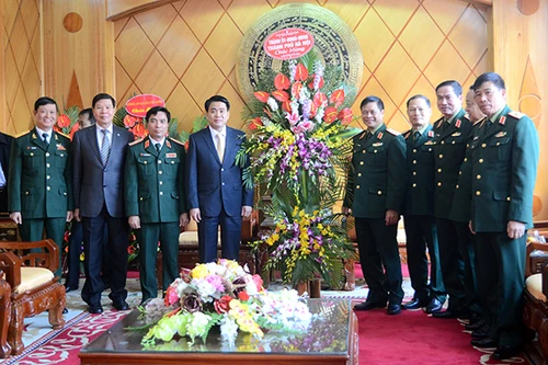 Chủ tịch UBND TP Hà Nội Nguyễn Đức Chung thăm, chúc mừng các đơn vị quân đội 