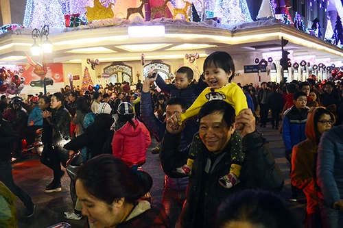 Nô nức chờ đón năm mới và khoảnh khắc đọng lại