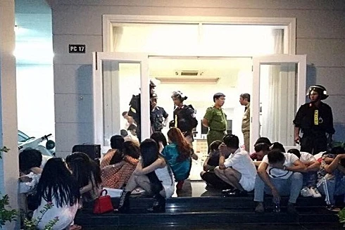 [Ảnh] Cận cảnh dân chơi thuê cả căn biệt thự nghỉ dưỡng để bay lắc