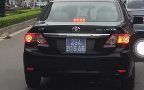 Đề nghị xử lý lái xe biển xanh đi vào làn xe buýt nhanh BRT