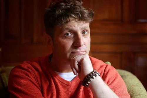 Choáng với người đàn ông không có bộ phận sinh dục vẫn hẹn hò bạn gái xinh đẹp