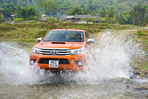 Toyota Hilux mở chiến dịch chiếm lĩnh thị trường