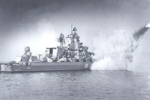 [ẢNH] Ukraine hồi sinh tuần dương hạm có khả năng thổi tung tàu sân bay Nga?