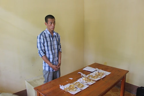 Cắt mái tôn tiệm vàng, đột nhập lấy đi 15 lượng vàng