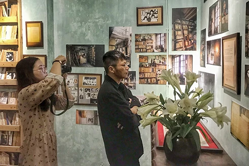 [ẢNH] Xúc động thăm căn phòng tái hiện ngôi nhà chỉ 6m2 của Lưu Quang Vũ - Xuân Quỳnh