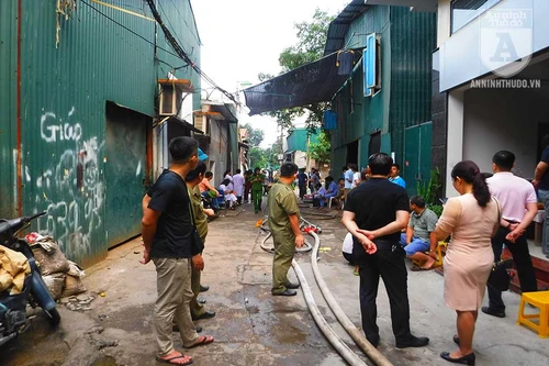 [Clip] Nỗ lực khắc phục hậu quả vụ cháy lớn ở khu nhà xưởng Trung Văn khiến 8 người chết và mất tích