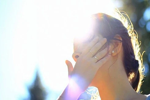 [Clip] Nắng nóng kéo dài: Bị sốc nhiệt phải làm thế nào?